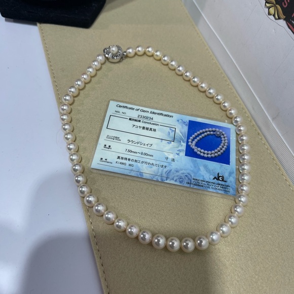 K14 white Gold /Akoya Pearl Necklace size 17 inches, Pearls size 7.5-8 mm - Picture 6 of 10